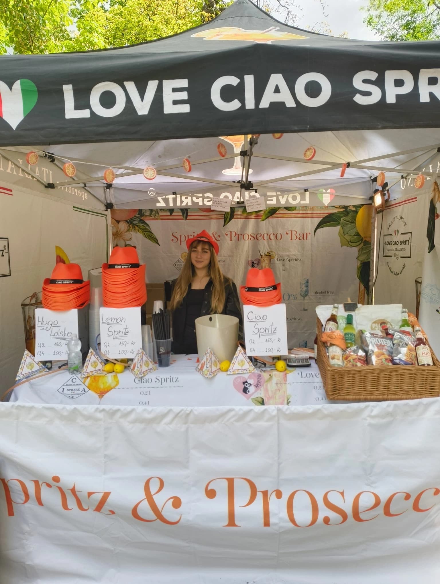 Stánek Spritz & Prosecco Bar na festivalu s obsluhou Stepan Events